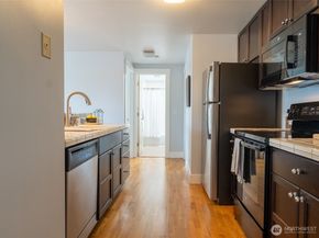 209 N 39th Street 304, Seattle WA 98103