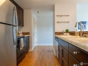 209 N 39th Street 304, Seattle WA 98103