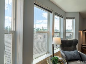 209 N 39th Street 304, Seattle WA 98103