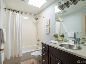 209 N 39th Street 304, Seattle WA 98103