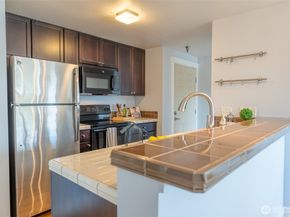 209 N 39th Street 304, Seattle WA 98103