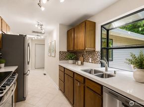 11512 103rd Place NE B6, Kirkland WA 98033