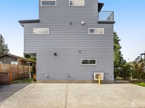 1407 N 103rd Street, Seattle WA 98133