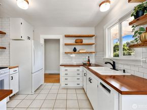 10327 Stone Avenue N, Seattle WA 98133
