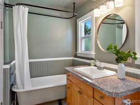 10327 Stone Avenue N, Seattle WA 98133