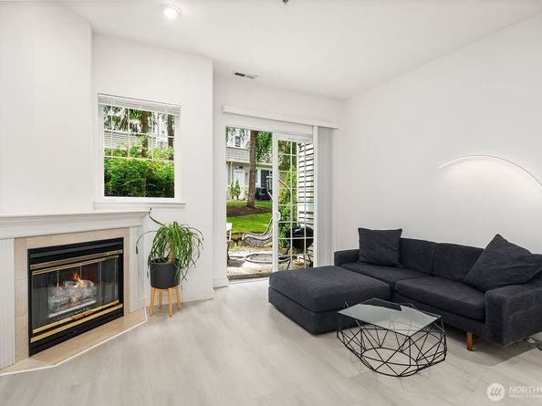 2020 132nd Avenue SE 204, Bellevue WA 98005