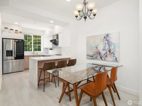2020 132nd Avenue SE 204, Bellevue WA 98005