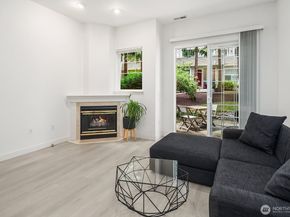 2020 132nd Avenue SE 204, Bellevue WA 98005