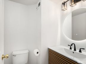 2020 132nd Avenue SE 204, Bellevue WA 98005