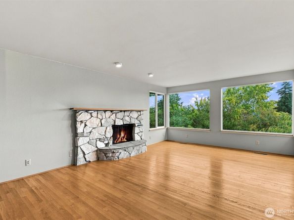 15862 36th Avenue NE, Seattle WA 98155