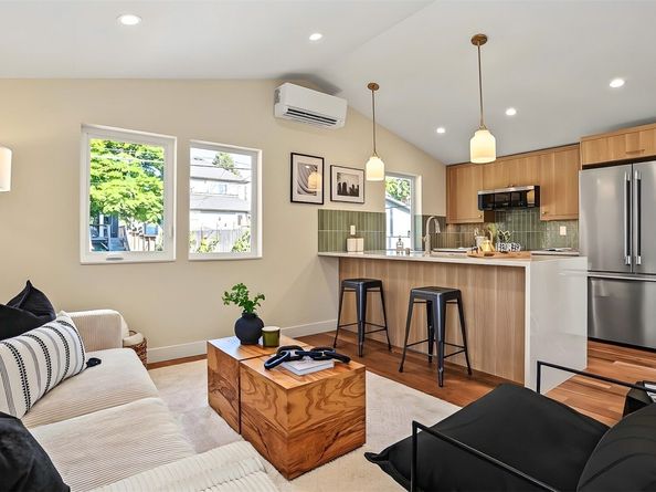 2412 Queen Ann Avenue N, Seattle WA 98109