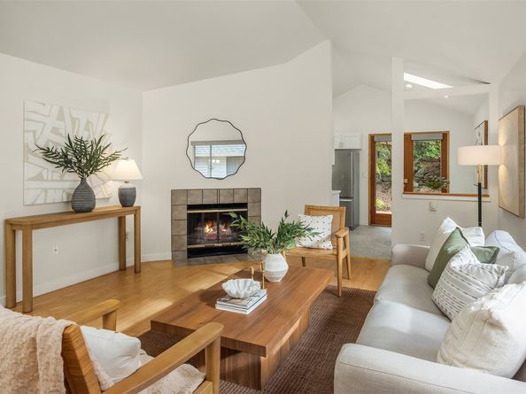 9510 Sand Point Way NE, Seattle WA 98115