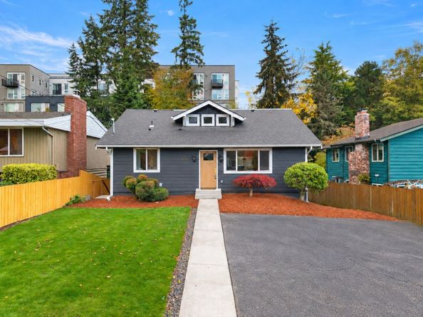 9032 Palatine Avenue N, Seattle WA 98103