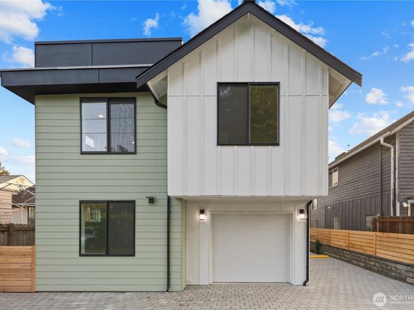516 N 102nd Street, Seattle WA 98133