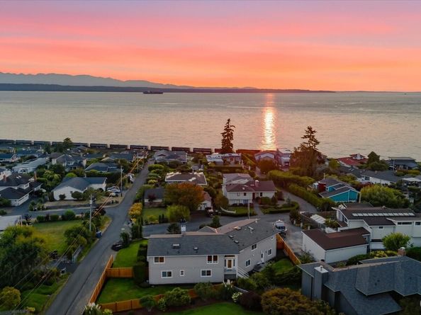 809 Driftwood Place, Edmonds WA 98020