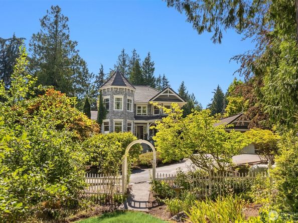 7205 NE Dolphin Drive, Bainbridge Island WA 98110