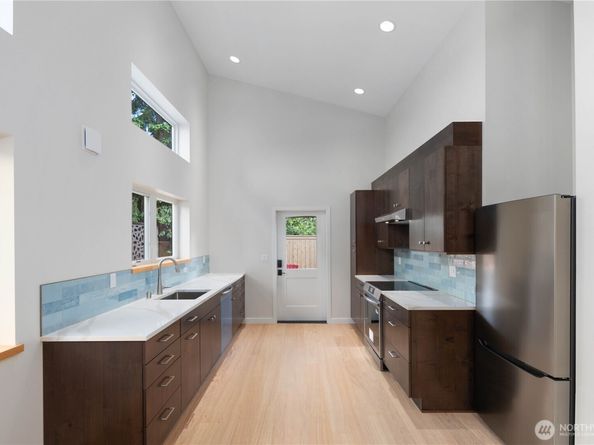 8623 30th Avenue SW, Seattle WA 98126