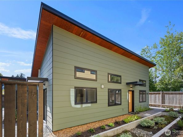 8623 30th Avenue SW, Seattle WA 98126