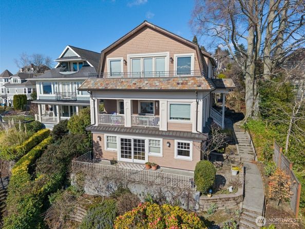 604 W Kinnear Place, Seattle WA 98119