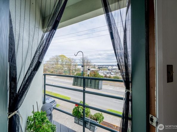 4000 24th Avenue W 202, Seattle WA 98199