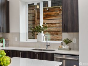 926 N 35th Street, Seattle WA 98103