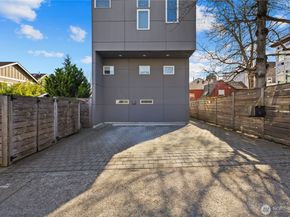 926 N 35th Street, Seattle WA 98103