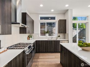 926 N 35th Street, Seattle WA 98103