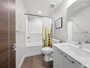 508 Heron Walk SE, Sammamish WA 98074