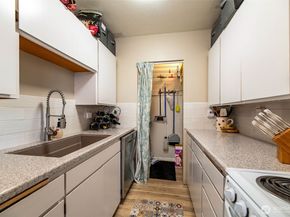 1427 3rd Avenue W 8, Seattle WA 98119