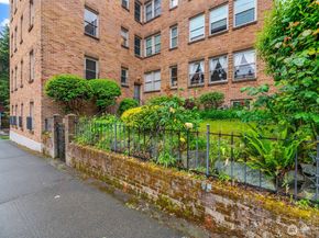 1427 3rd Avenue W 8, Seattle WA 98119