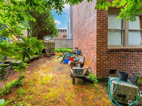 1427 3rd Avenue W 8, Seattle WA 98119