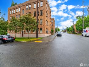 1427 3rd Avenue W 8, Seattle WA 98119