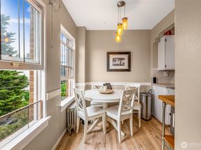 1427 3rd Avenue W 8, Seattle WA 98119