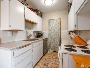 1427 3rd Avenue W 8, Seattle WA 98119