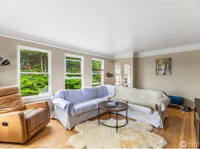 1427 3rd Avenue W 8, Seattle WA 98119