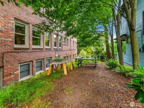 1427 3rd Avenue W 8, Seattle WA 98119