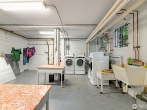 1427 3rd Avenue W 8, Seattle WA 98119