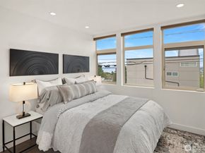 1935 B 7th Avenue W, Seattle WA 98119