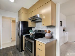 521 5th Avenue W 805, Seattle WA 98119