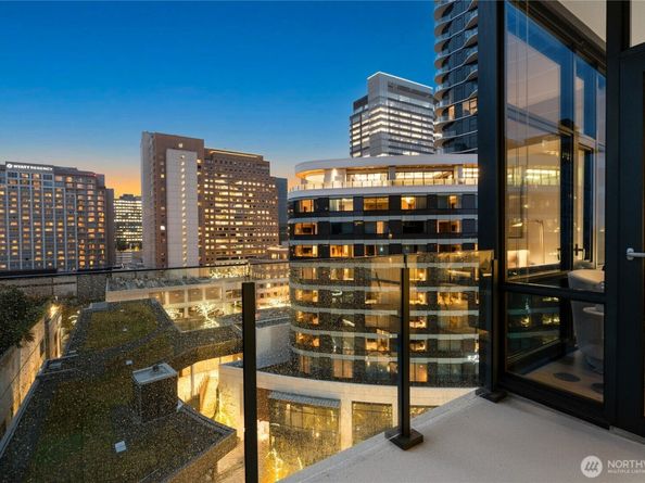 889 Avenue Square NE 807, Bellevue WA 98004