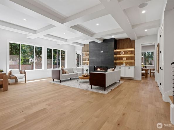 11027 SE 30th Place, Bellevue WA 98004