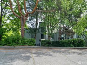 3710 26th Place W 405, Seattle WA 98199