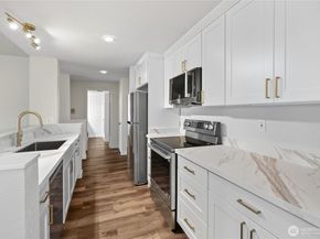 3710 26th Place W 405, Seattle WA 98199
