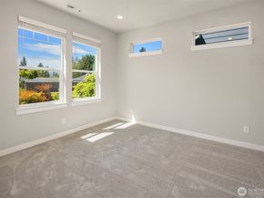27920 15th Avenue S, Federal Way WA 98003
