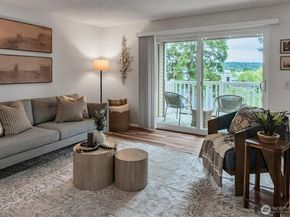 8642 164th Avenue NE B204, Redmond WA 98052
