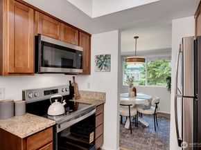 8642 164th Avenue NE B204, Redmond WA 98052