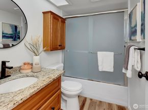8642 164th Avenue NE B204, Redmond WA 98052