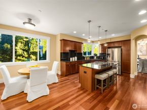 18638 92nd Avenue NE, Bothell WA 98011