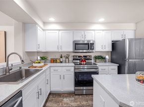 4714 NE 18th Place A, Renton WA 98059