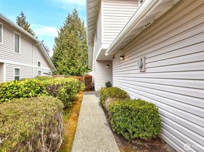4714 NE 18th Place A, Renton WA 98059